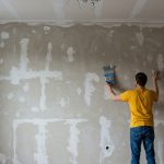 Как выбрать штукатурку для отделки цоколя дома?