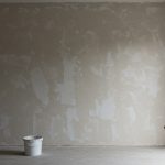 Можно ли наносить штукатурку на гипсовую краску?