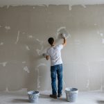 Как штукатурить стены в панельном доме?